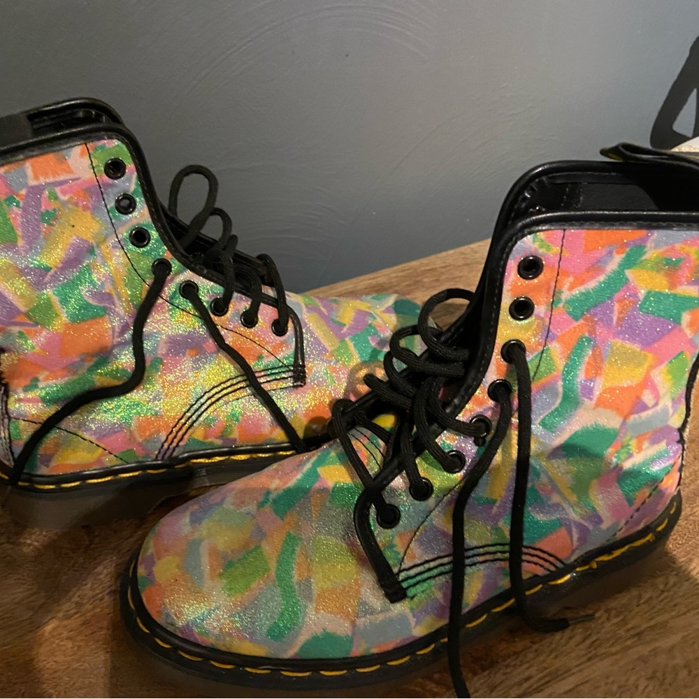 RARE — Vintage 1990s Dr Martin boots